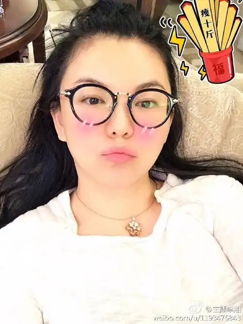 李湘素颜晒照 网友:项链好抢眼,是不是来秀恩爱的