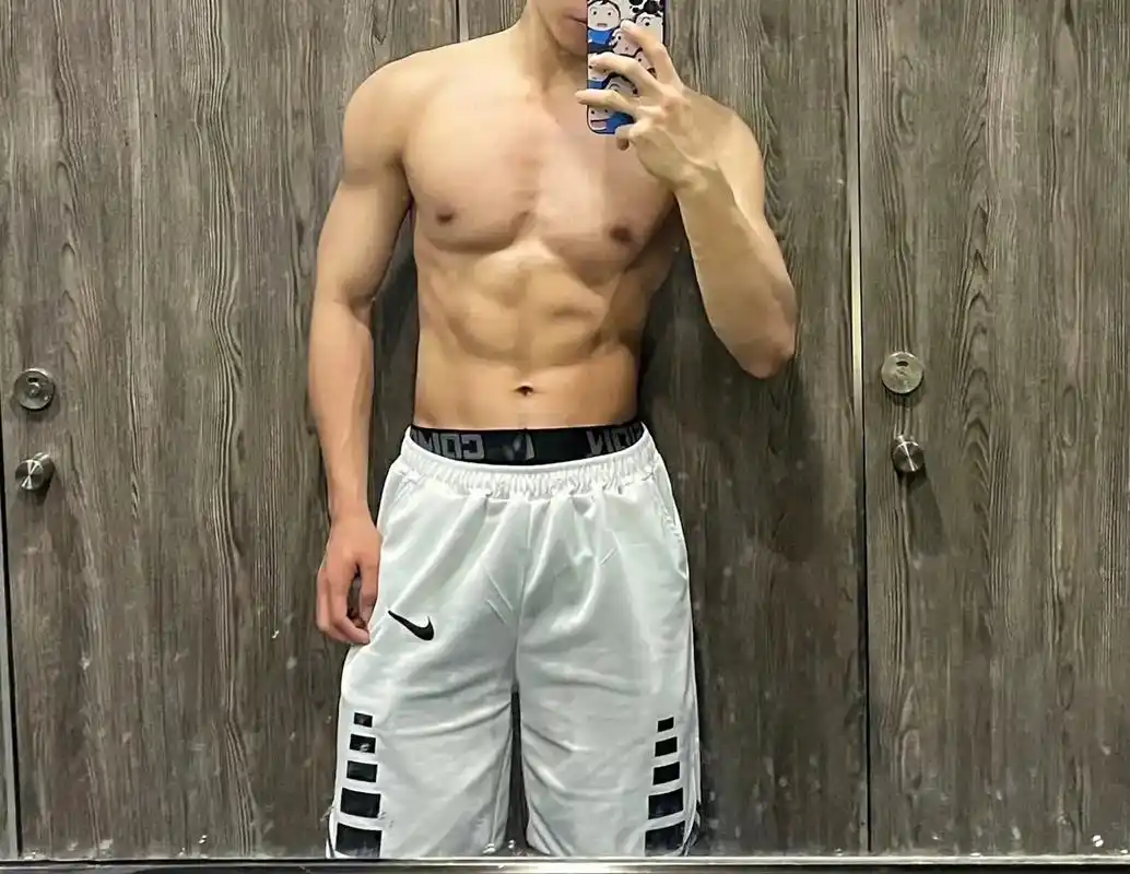 腹肌 #彩虹96 #体育生 #肌肉男养成中 #腹肌小哥哥  - 抖音