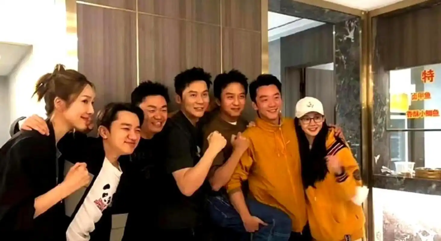 跑男第一季成员重聚合影.