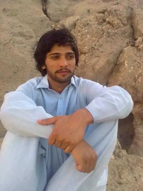 从血统和语言上看,印度人是白人,黑人/棕色人种还是黄种人?