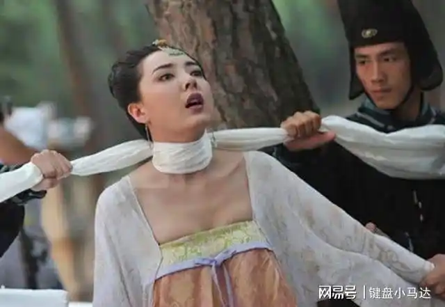 很多的尸骨,而且有的尸骨特别的扭曲,可以看出死之前遭到了残忍的对待