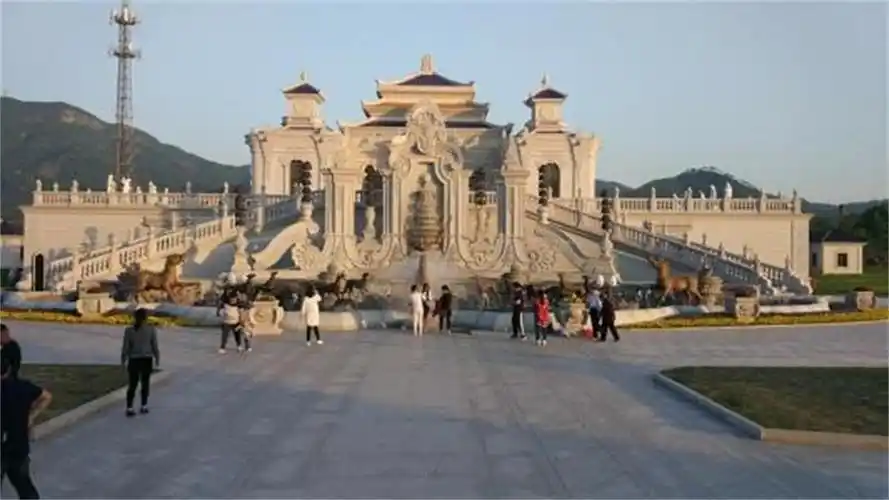 浙江老人斥巨资300亿11重建圆明园完美呈现圆明园盛景