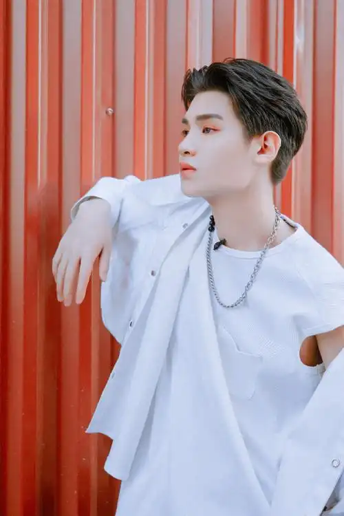 黄明昊这就是潮流#黄明昊《这就是潮流》官宣海报热爱潮流做自己!