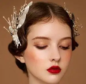 多少人情迷十八世纪欧美宫廷复古风盘发发型 现代女孩彩妆发型必备