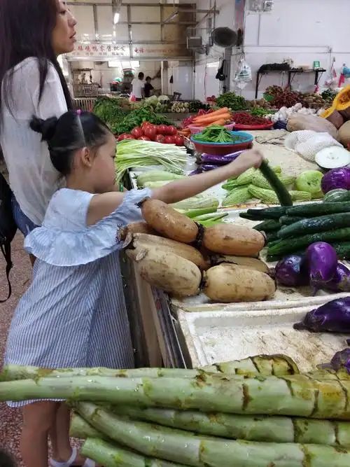 李语涵小朋友第一次买菜