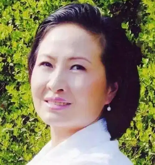 国家一级演员,中国戏剧家协会会员,中国戏剧"梅花奖"获得者——张春玲