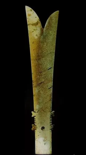 玉璋(30.5x6.6x0.7cm)