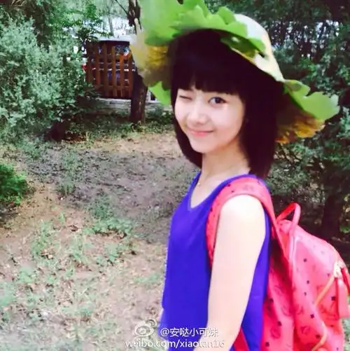 我读谭松韵小时候的故事,会觉得谭松韵的性格和她稚气未脱的外表完全