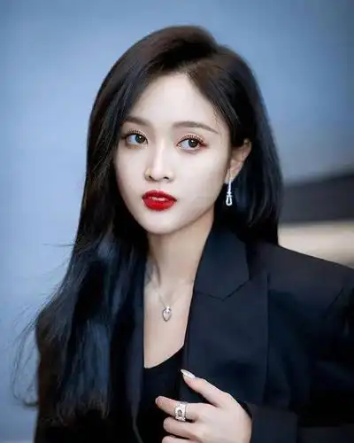 百花体坛一笑倾城的美少女吴宣仪甜度爆表的神仙颜值