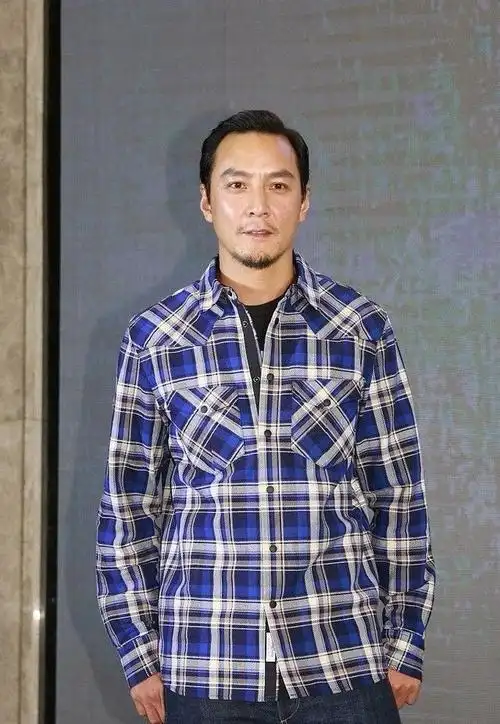 被48岁的吴彦祖帅到了头发油而不腻穿衣简约高级变老也高级