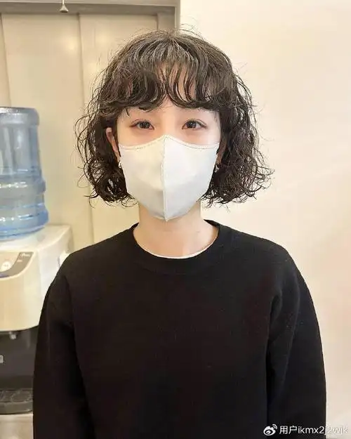 女人头发少,发型就选全头烫,蓬松时尚,尽显洋气风范|发型|烫发|头发