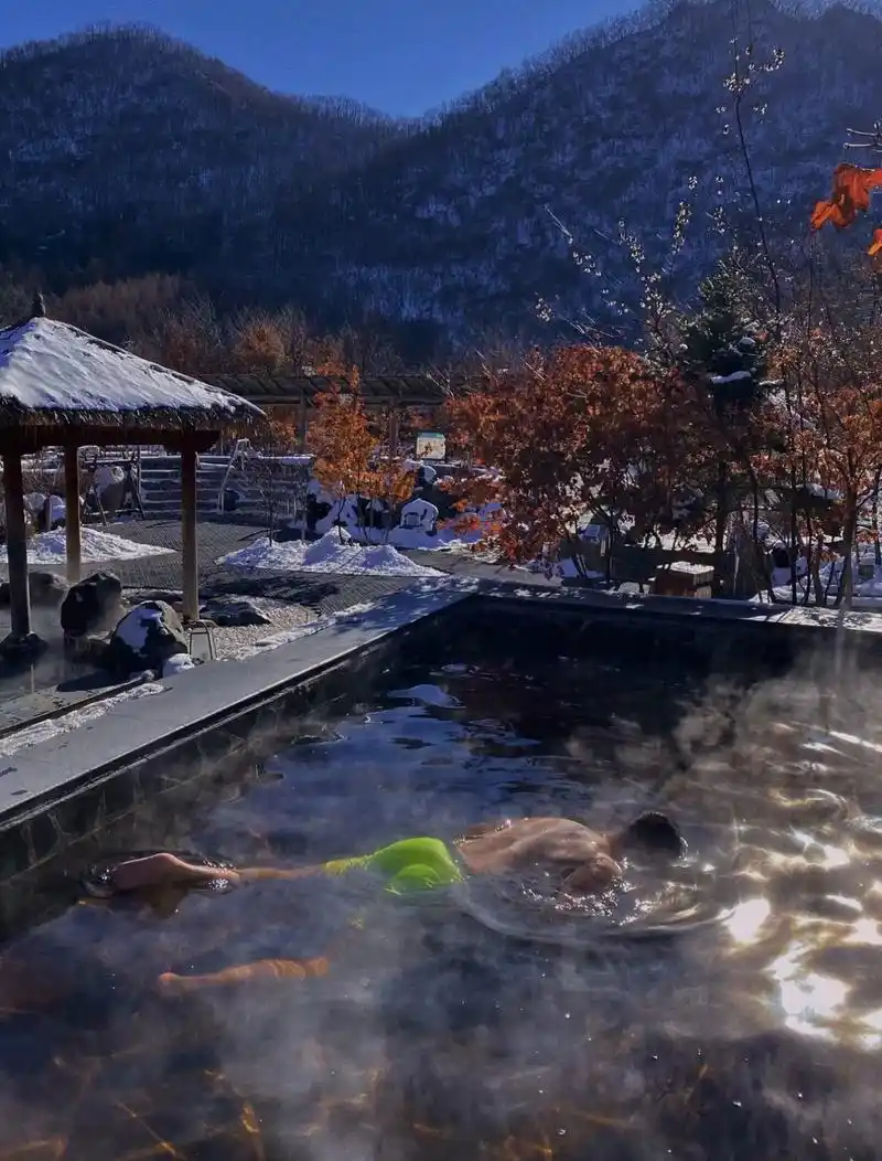 在辽宁冬季泡温泉才是正经事之花溪沐温泉.