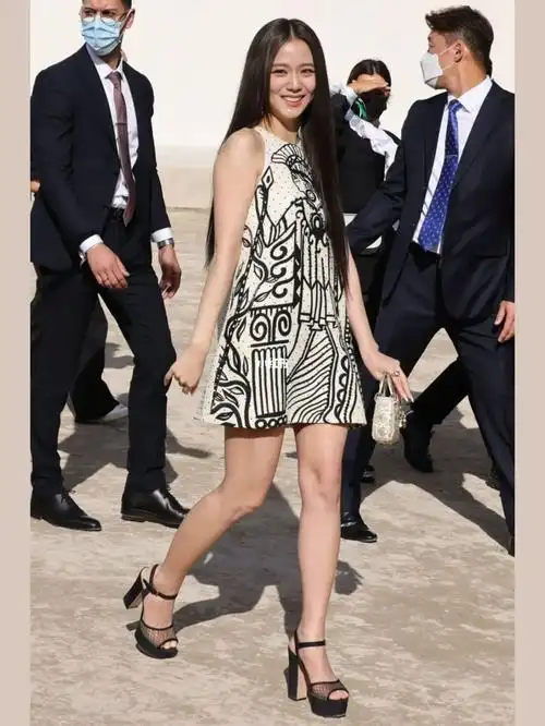 jisoo_jisoo_巴黎时装周_迪奥怎么样_金智秀_娱乐_明星娱乐资讯