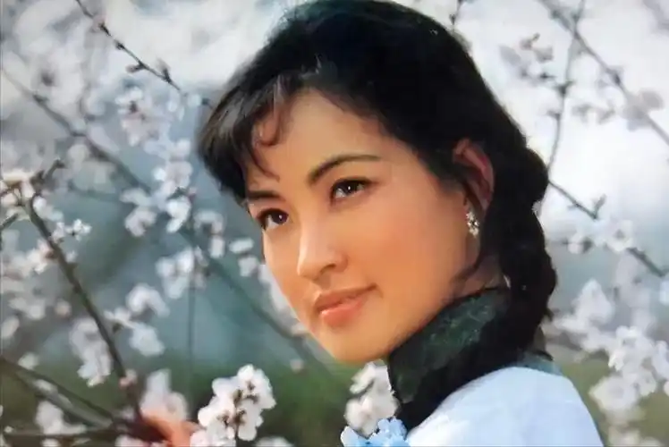 原创刘晓庆7个男人贯穿一生4段婚姻都没生过孩子62岁还当新娘