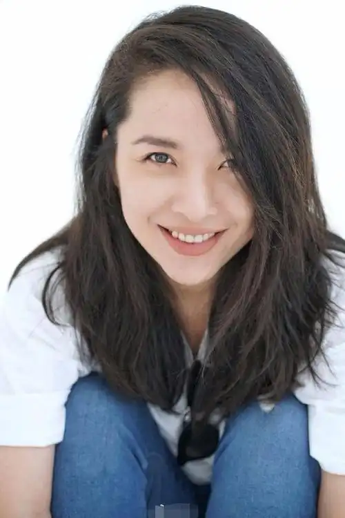 靳东老婆李佳晒艺术照要出来拍戏了太美像姜文的老婆周韵