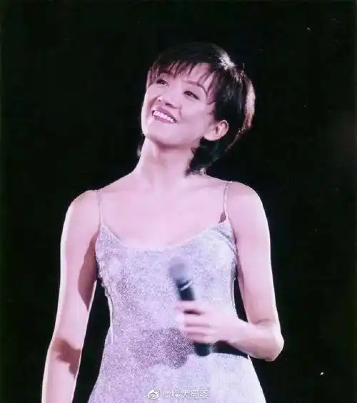 那些喜欢梅艳芳的人或许已不再年轻,但是依旧喜欢着