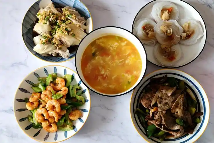 周末了,晒晒我家的午餐,四菜一汤,清淡健康有营养,好吃又好做