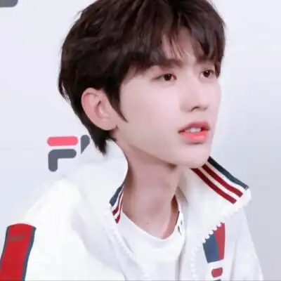 蔡徐坤头像. 二转标明迪婧颖. 侵权删.