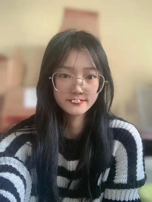 为什么近视美女戴眼镜秒变路人