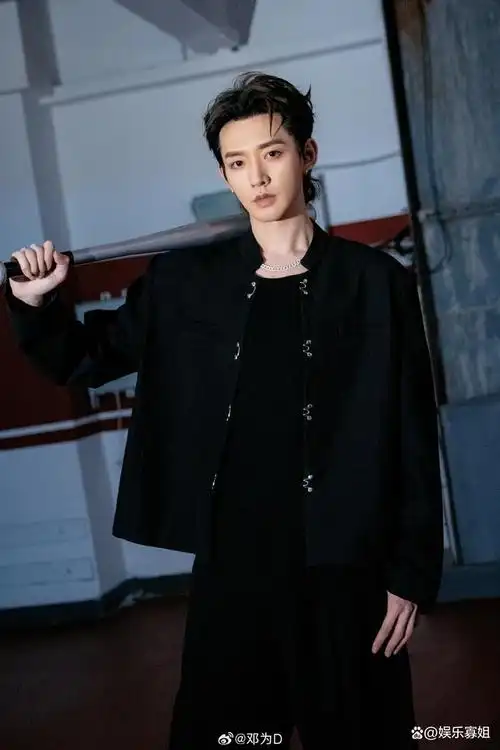 的大爆,各位演员们无论红还是糊全员上桌,在内娱有了姓名,邓为吃了最