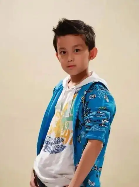 《封神榜之凤鸣岐山》,在剧中饰演"小哪吒"