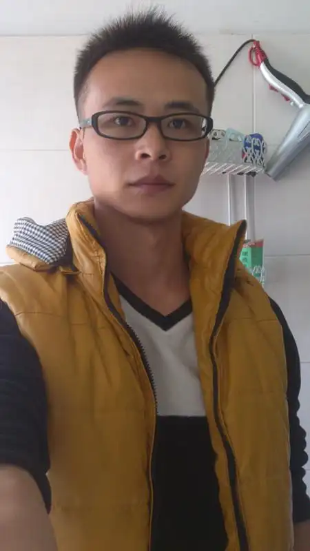 戴眼镜的男生适合戴针织帽吗_百度知道