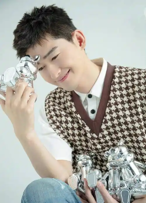 张翰火焰大片来袭,多套造型诠释百变魅力,时尚表现力太可了!_气息_风