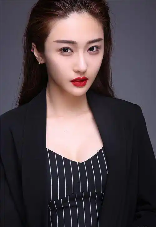 她在《好声音》被那英淘汰,却意外嫁给爱奇艺副总,今女儿已3岁_李嘉格