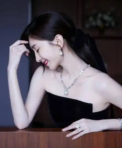 江疏影又高又白,如果参加《姐姐3》不会输给前两季的万茜和王鸥_话题