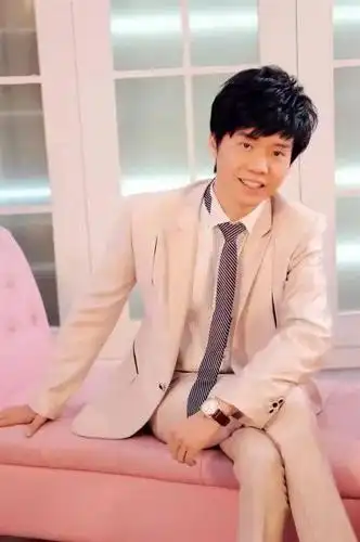 年全国声乐大赛铜奖安徽最佳新人奖,宣城市文联主办歌手大赛一等奖等