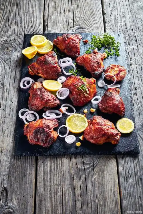 分享美食的方式,通过拍摄美食的图片,让人们感受到食物的味道和美感