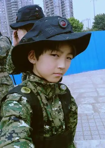 小小凯 军装也是好好看呐 tfboys王俊凯 cr logo