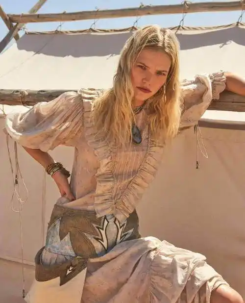 俄罗斯模特兼女演员萨沙·露丝(sasha luss)拍摄的时