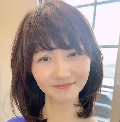 40岁以上长脸女性适合发型大全|如何打造美丽妆容!_头发_额头_造型