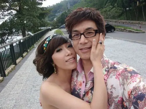 金池今年35岁,金池与老公孙建文通过网上认识的,后来慢慢从朋友发展为