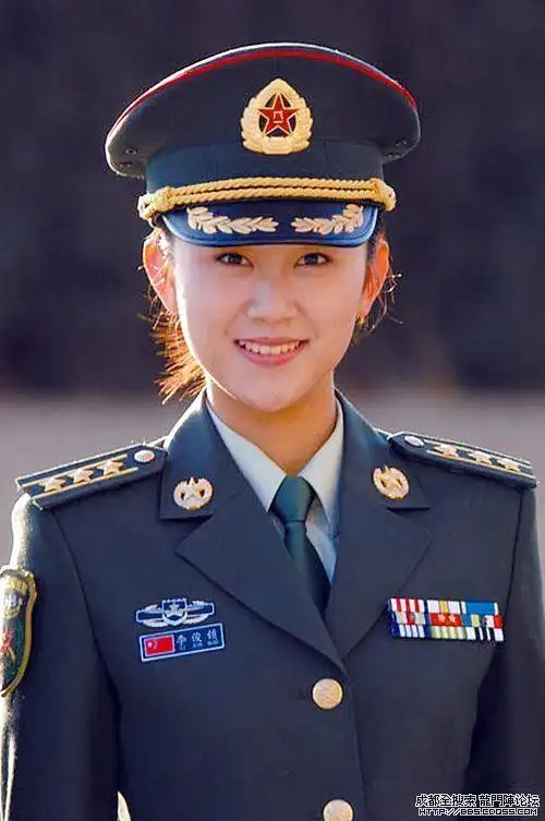 中国人民解放军8月1日起换穿07式军装