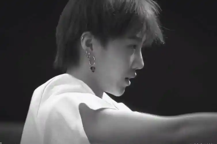 全员素颜出镜练习,我却只关注喻言的眉毛_状态_刘雨昕_虞书欣