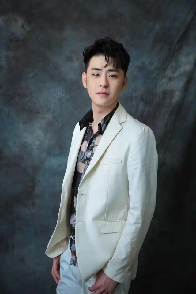 张云雷官宣新代言,选图翻车,粉丝:已经在骂了