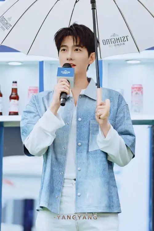 杨洋夏日胶片质感大片