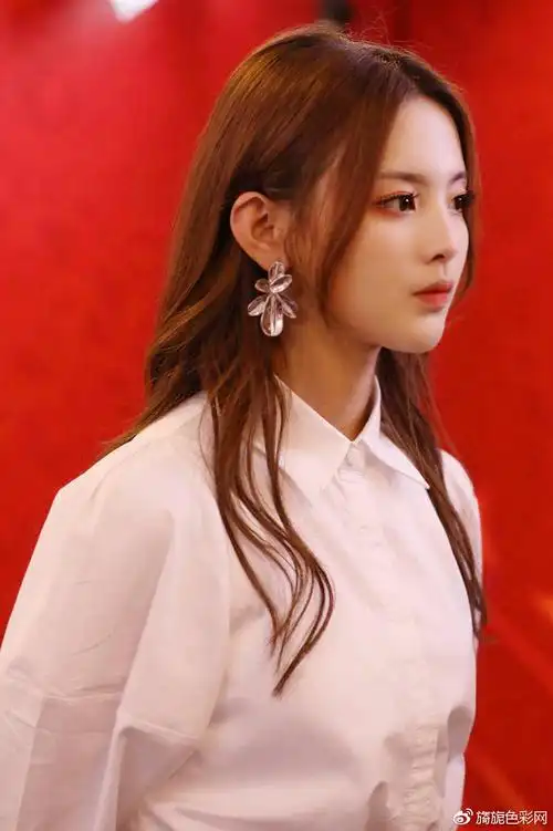 亚太区最美评选杨超越再现锦鲤大王斩获内地第一颜值的她美图走起