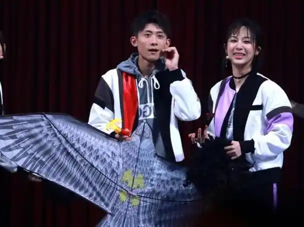 杨紫官宣,张一山点赞上热搜!网友:恭喜,这一天终于来了