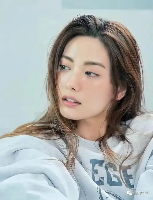 "世界第一美女"林珍娜有双107cm大长腿,32岁的她充满成熟魅力