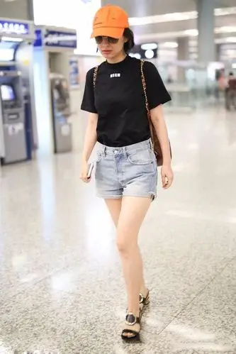 吴昕这发型被疯狂吐槽,脚上穿的鞋贵了,别以为就是好看了?