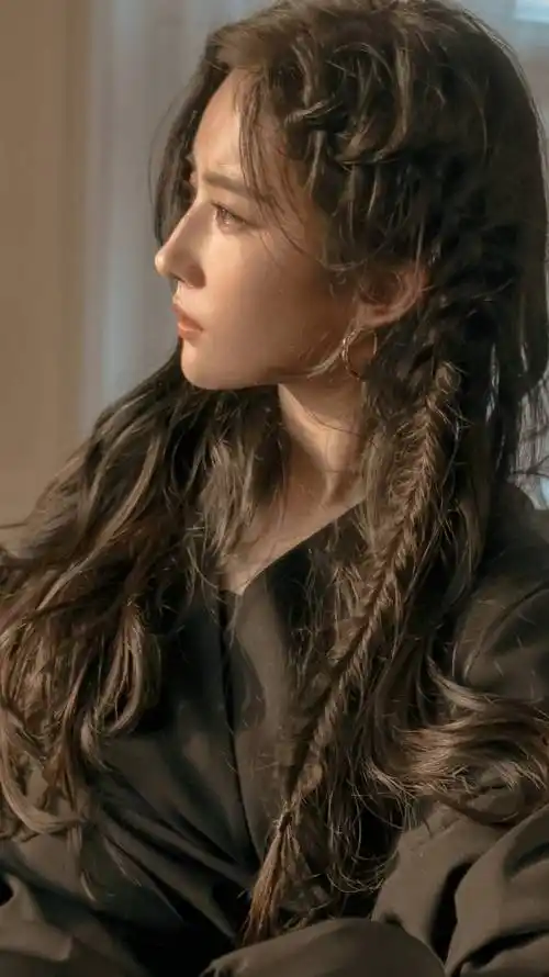 刘亦菲侧颜好绝