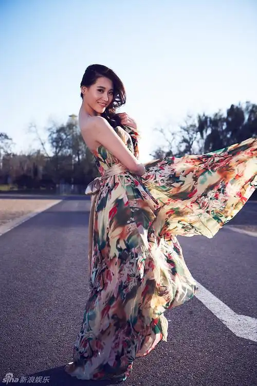 宁丹琳甜美微笑