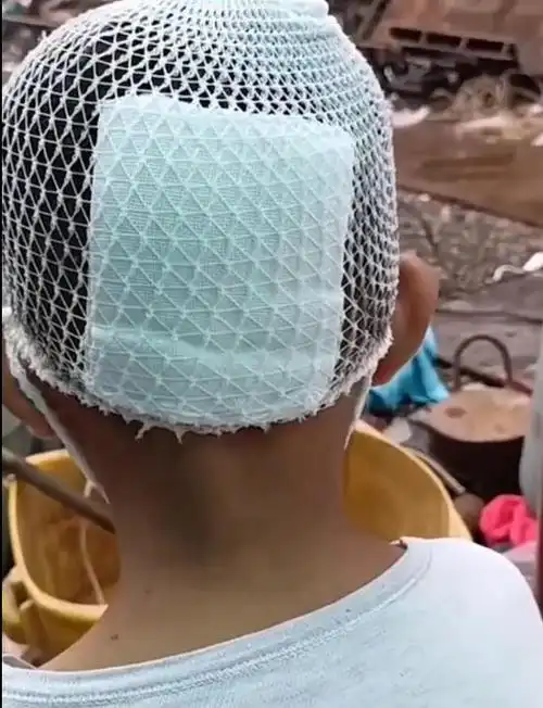 河北一孩子头部受伤送医半小时无人理家长拍视频怒斥医德何在