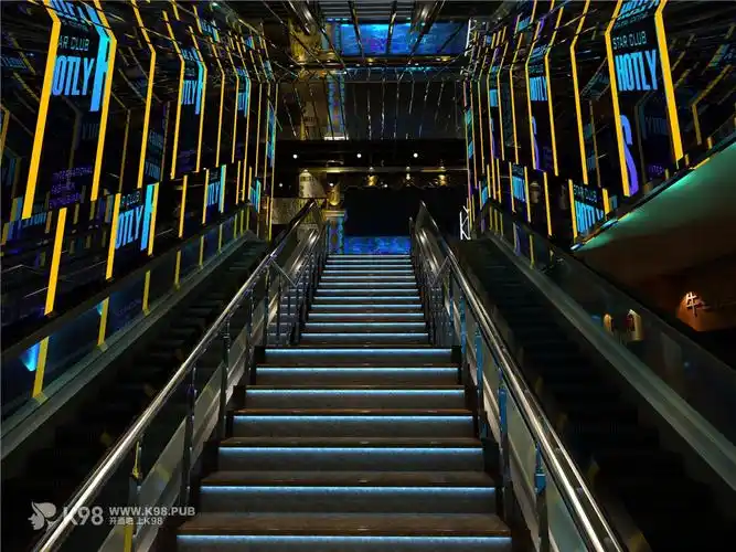 hotly stra 酒吧扶手梯效果图