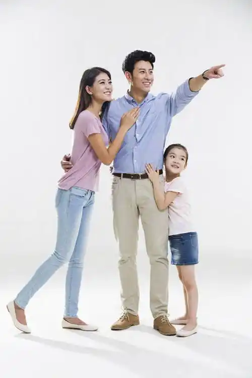 快乐的三口之家