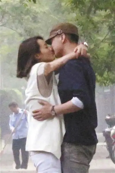 被娱乐边缘化的女主播而言,很多事业型女强人在感情上总是不尽如人意