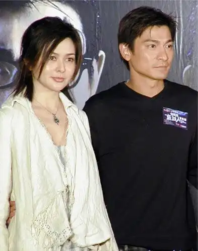 看看刘德华前两任近照,再看看现任妻子近照